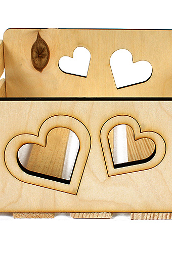 Подарочные Коробка деревянная 125/411-93 лоток прямоуг. с резными ручками- сердце классическое от производителя
